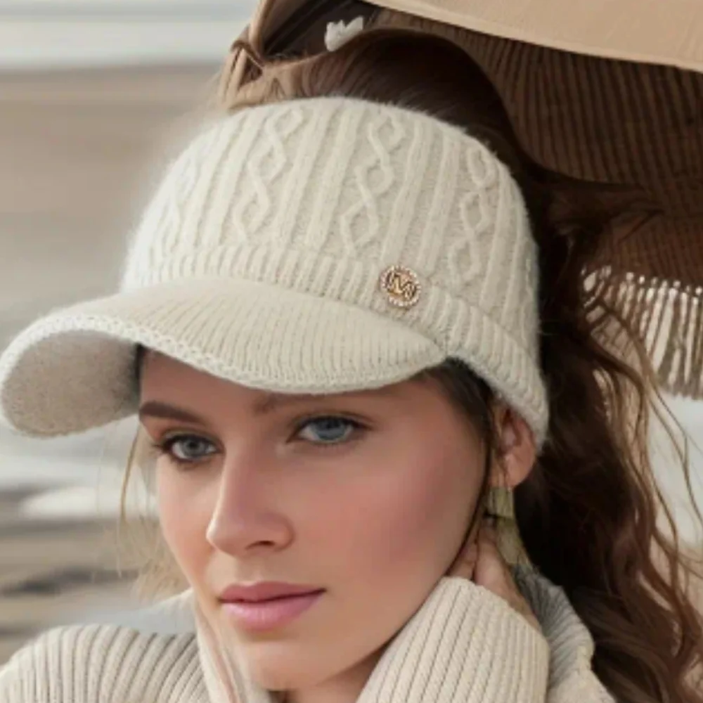 ⭐️NWT White Knit Ponytail Hat - Picture 2 of 2